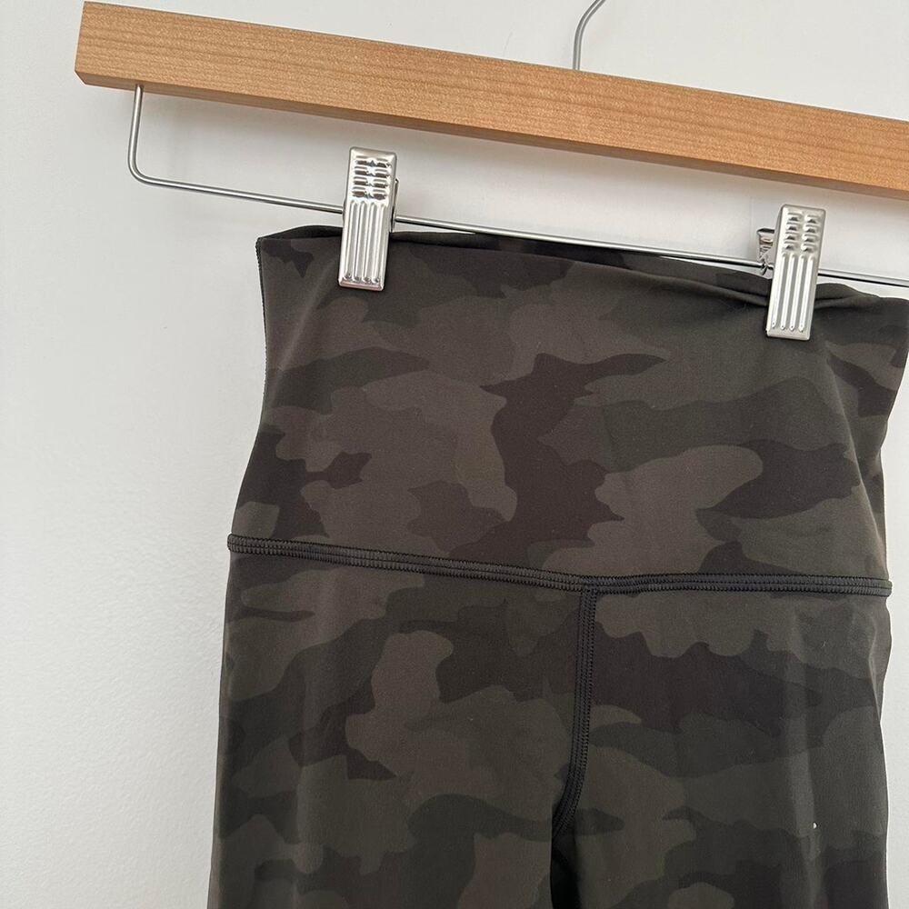 Lululemon camo pants size 4